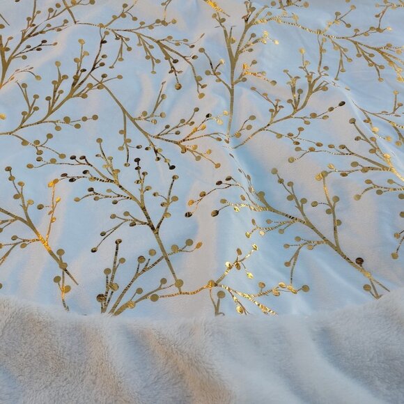 Canvas Faux Fur Tree Skirt Gold and White 48-in - Picture 3 of 6